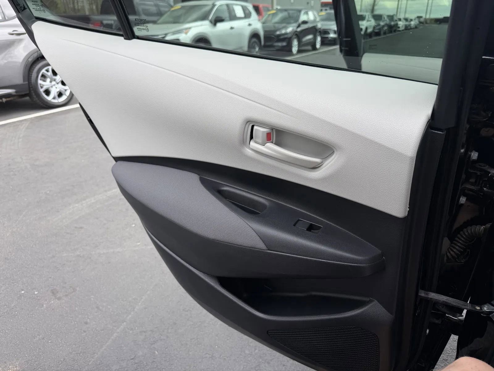 Used 2024 Toyota Corolla LE image 28