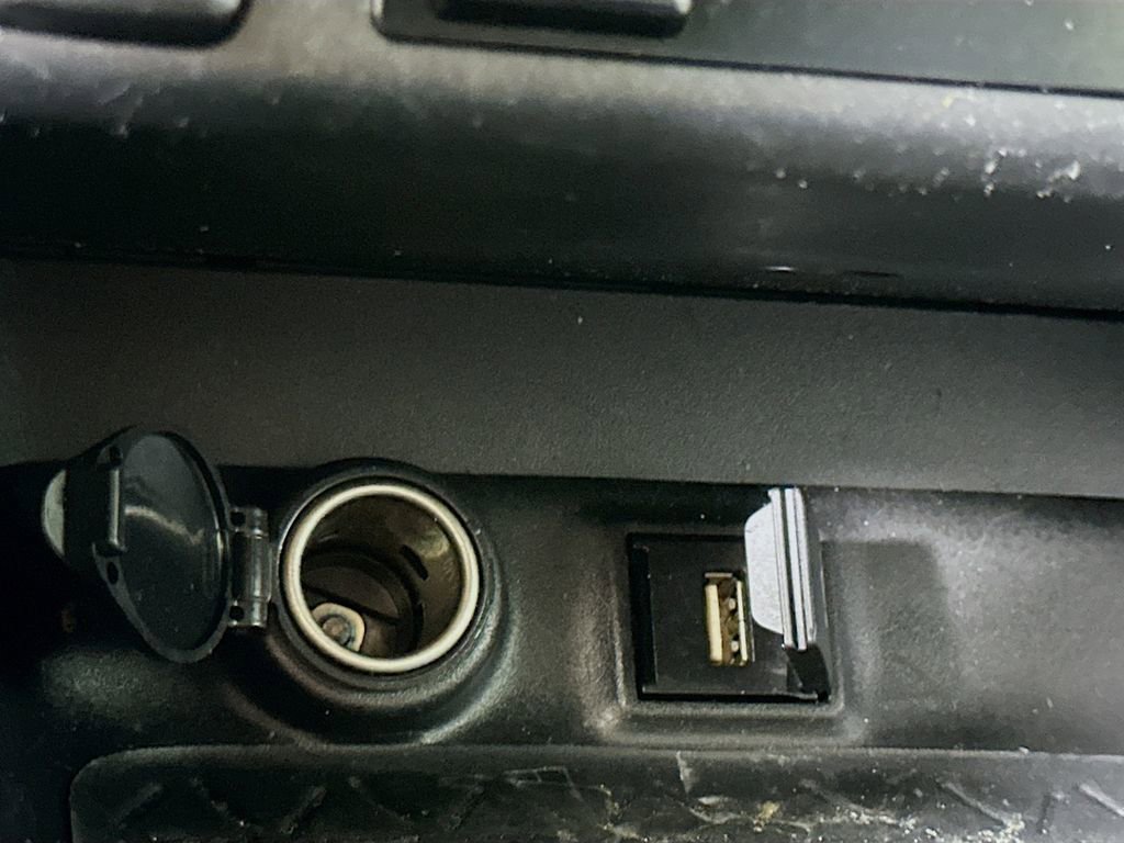 Used 2021 Toyota RAV4 XLE Premium image 30