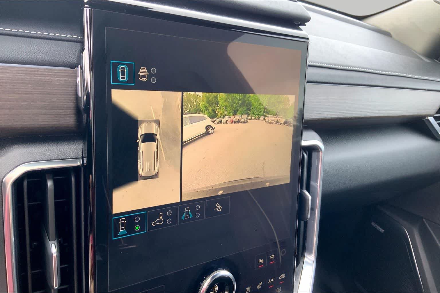 Used 2025 GMC Acadia Denali FWD image 28
