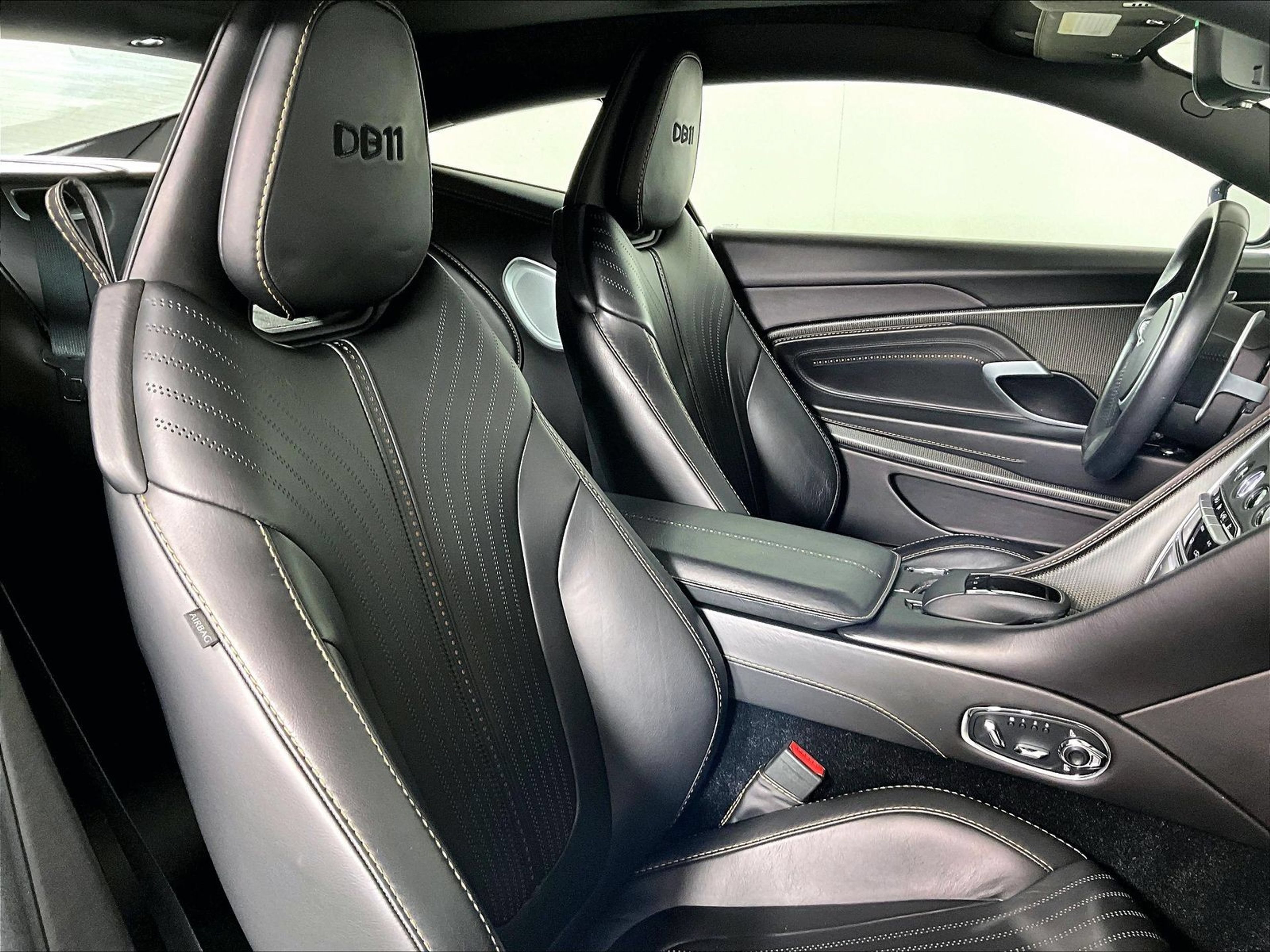 Used 2017 Aston Martin DB11 V12 RWD image 18