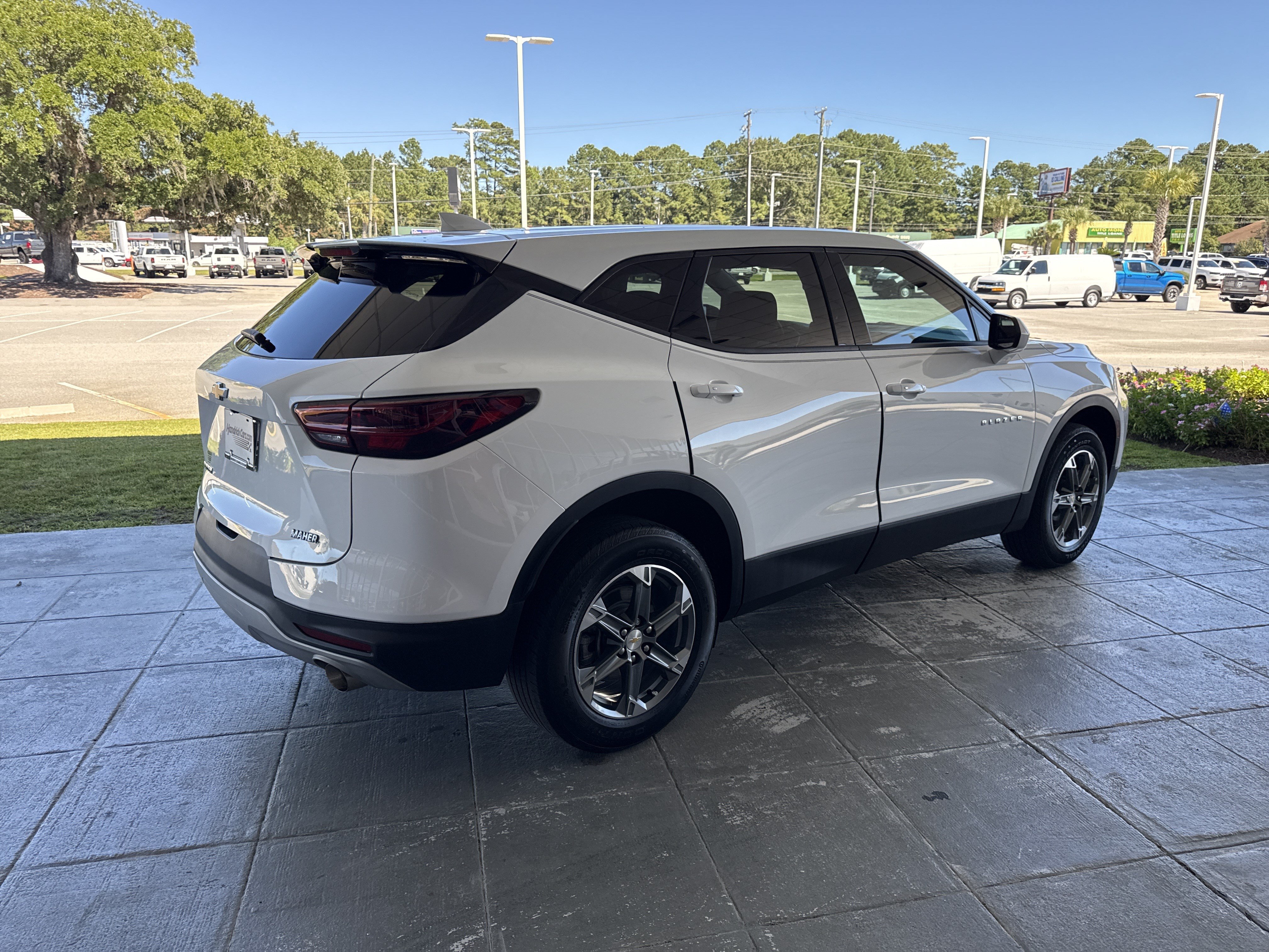 Used 2024 Chevrolet Blazer LT FWD image 9
