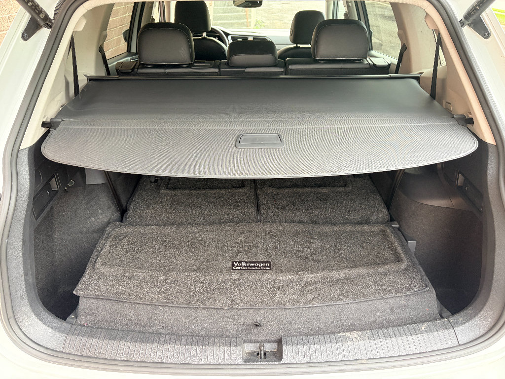Used 2022 Volkswagen Tiguan SE w/ Panoramic Sunroof Package FWD image 33