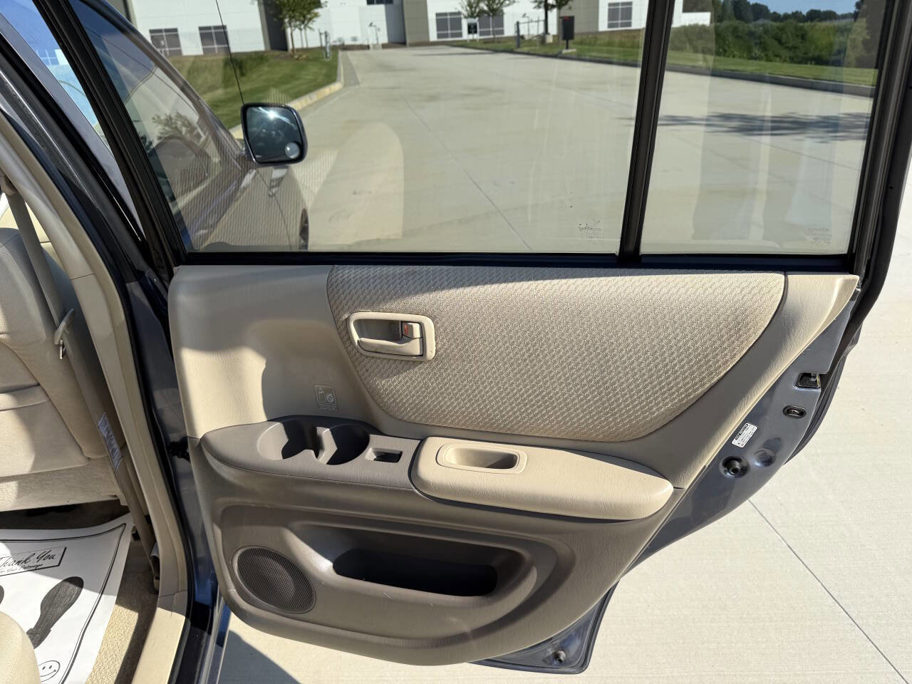 Used 2005 Toyota Highlander 2WD w/ 3rd Row image 7