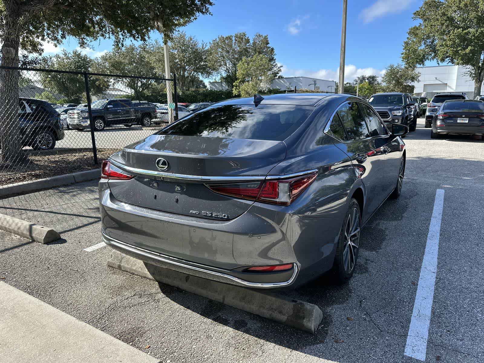 Used 2023 Lexus ES 250 w/ Premium Package AWD/4WD image 8
