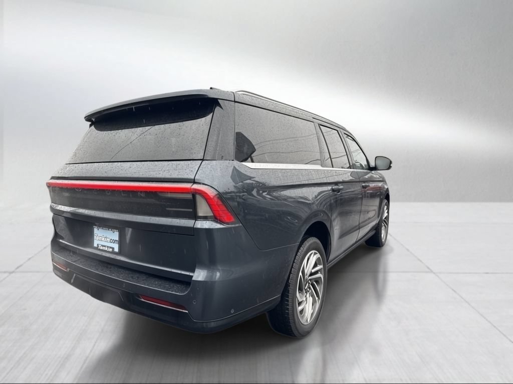 Used 2025 Lincoln Navigator L Reserve AWD/4WD image 7