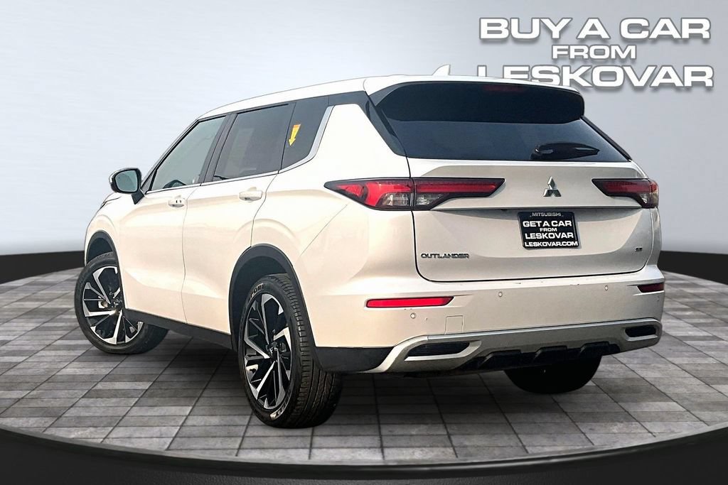 Used 2024 Mitsubishi Outlander SE AWD/4WD image 2