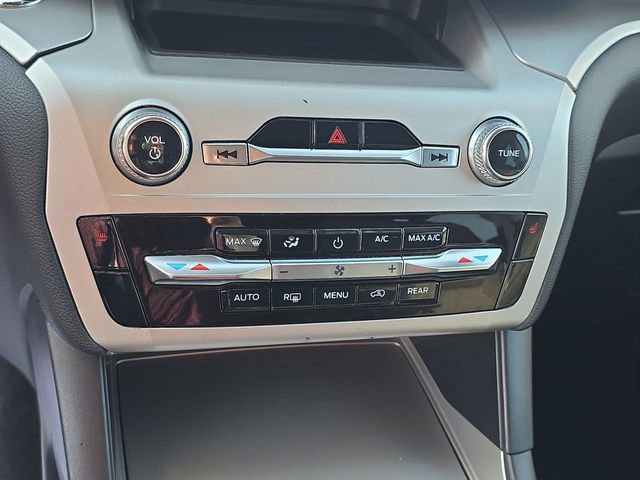 Used 2022 Ford Explorer XLT AWD/4WD image 25