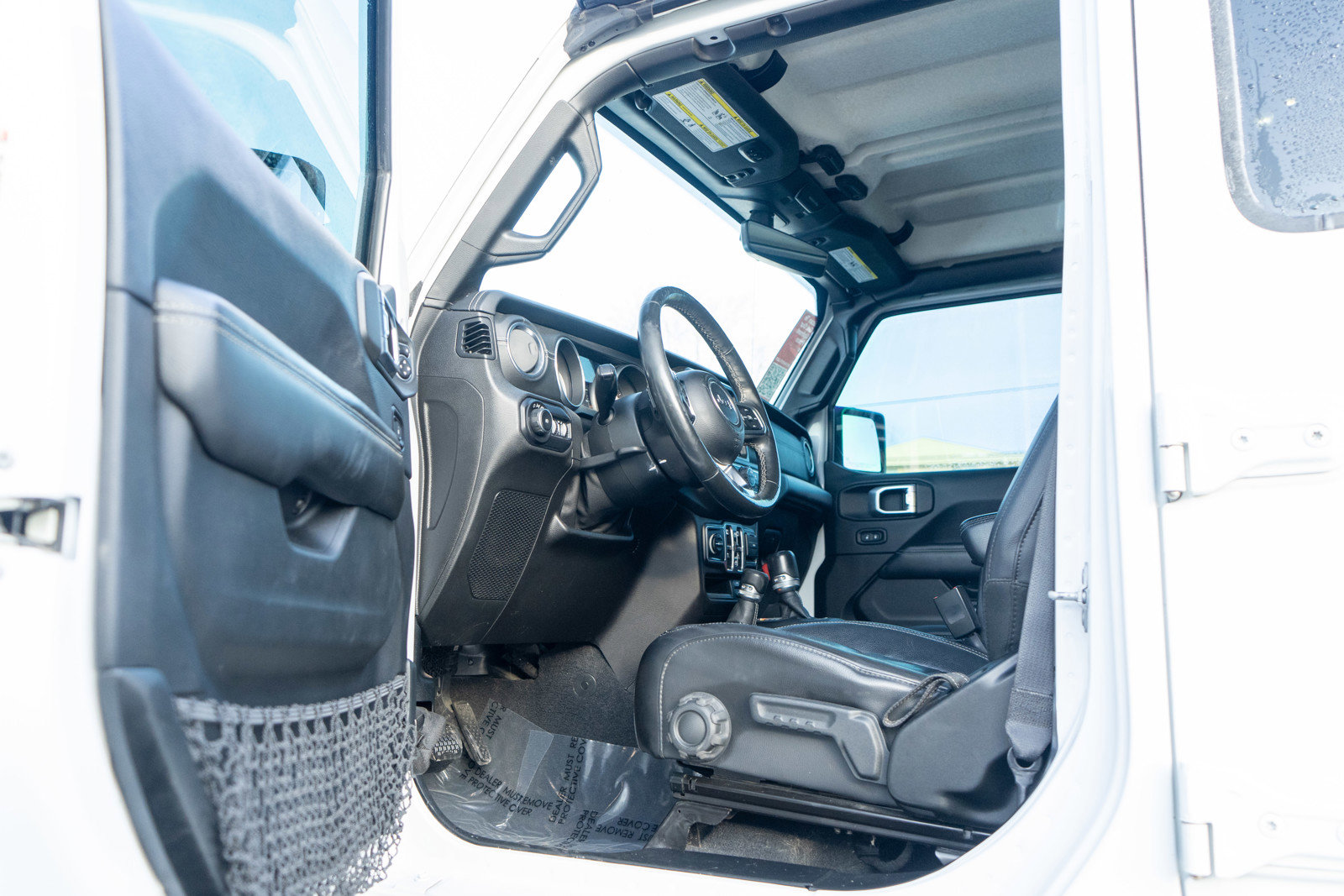 Used 2018 Jeep Wrangler Unlimited Sahara w/ Uconnect 4C Nav & Sound Group image 14