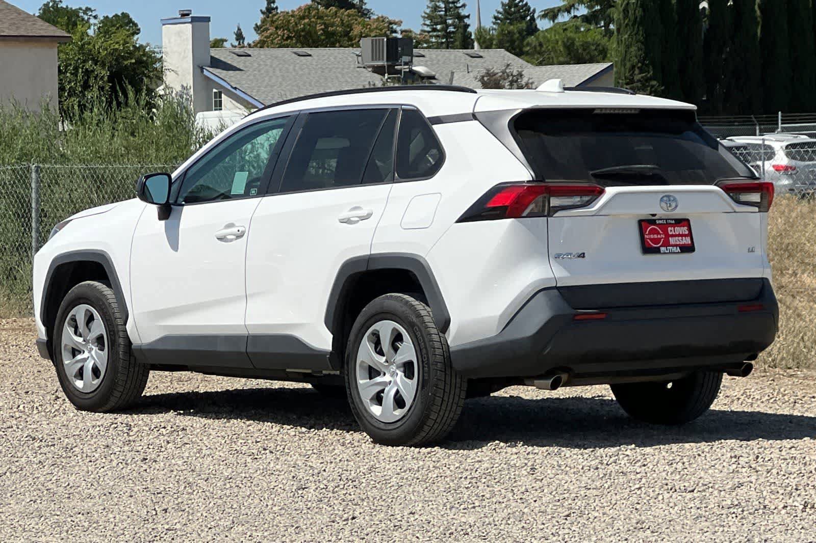 Used 2019 Toyota RAV4 LE FWD image 7