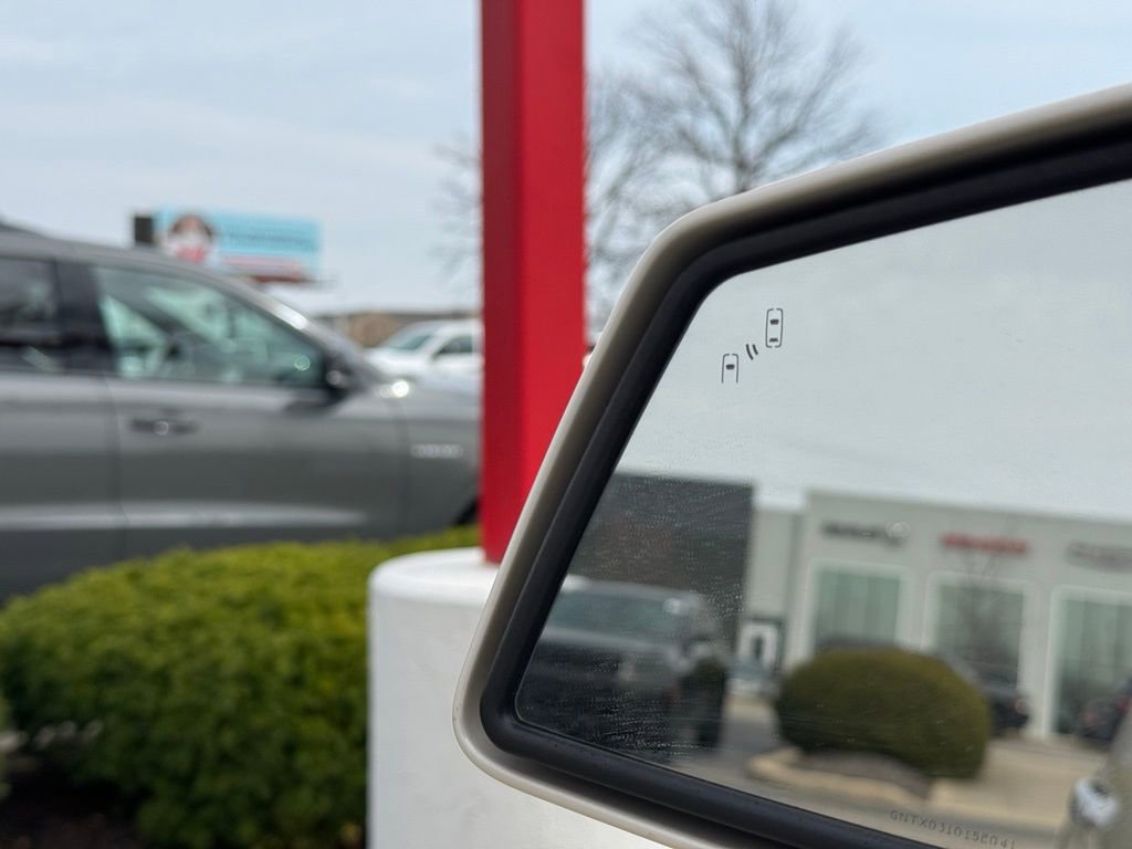 Used 2015 GMC Acadia Denali image 12