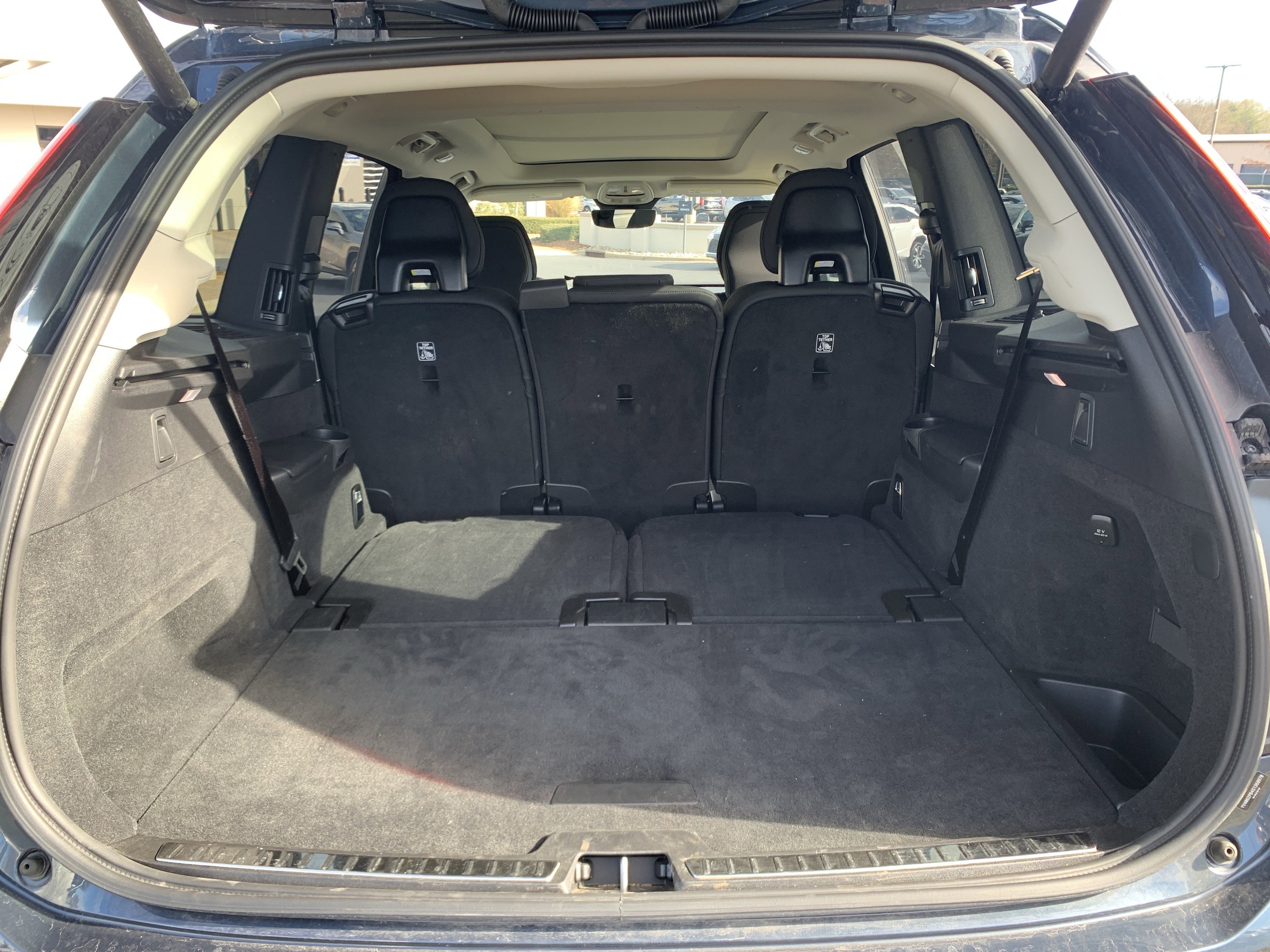 Used 2025 Volvo XC90 B6 Plus image 34