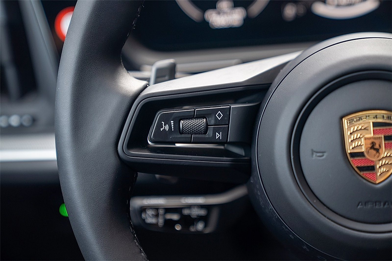 Used 2025 Porsche Cayenne S AWD/4WD image 7