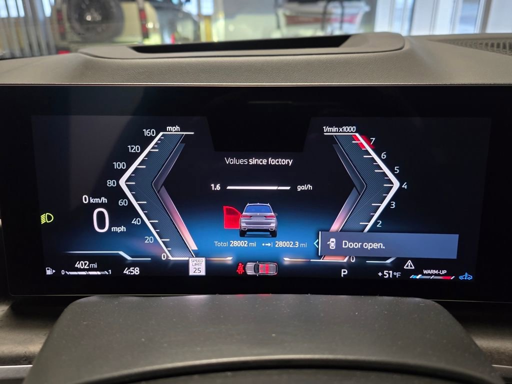 Used 2025 BMW X7 xDrive40i w/ Premium Package image 8