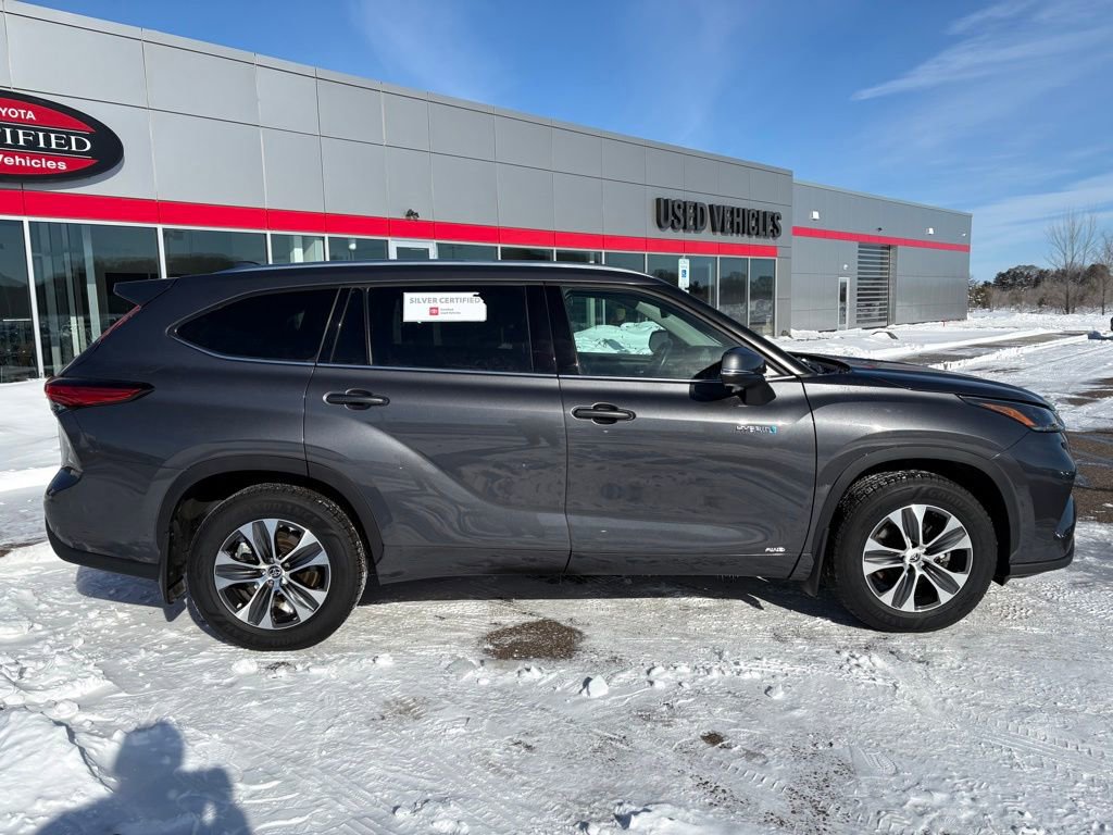 Certified 2021 Toyota Highlander XLE image 2