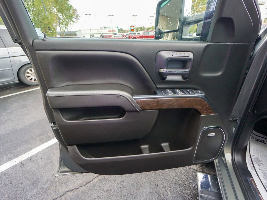 Used 2018 GMC Sierra 3500 Denali w/ Duramax Plus Package image 17