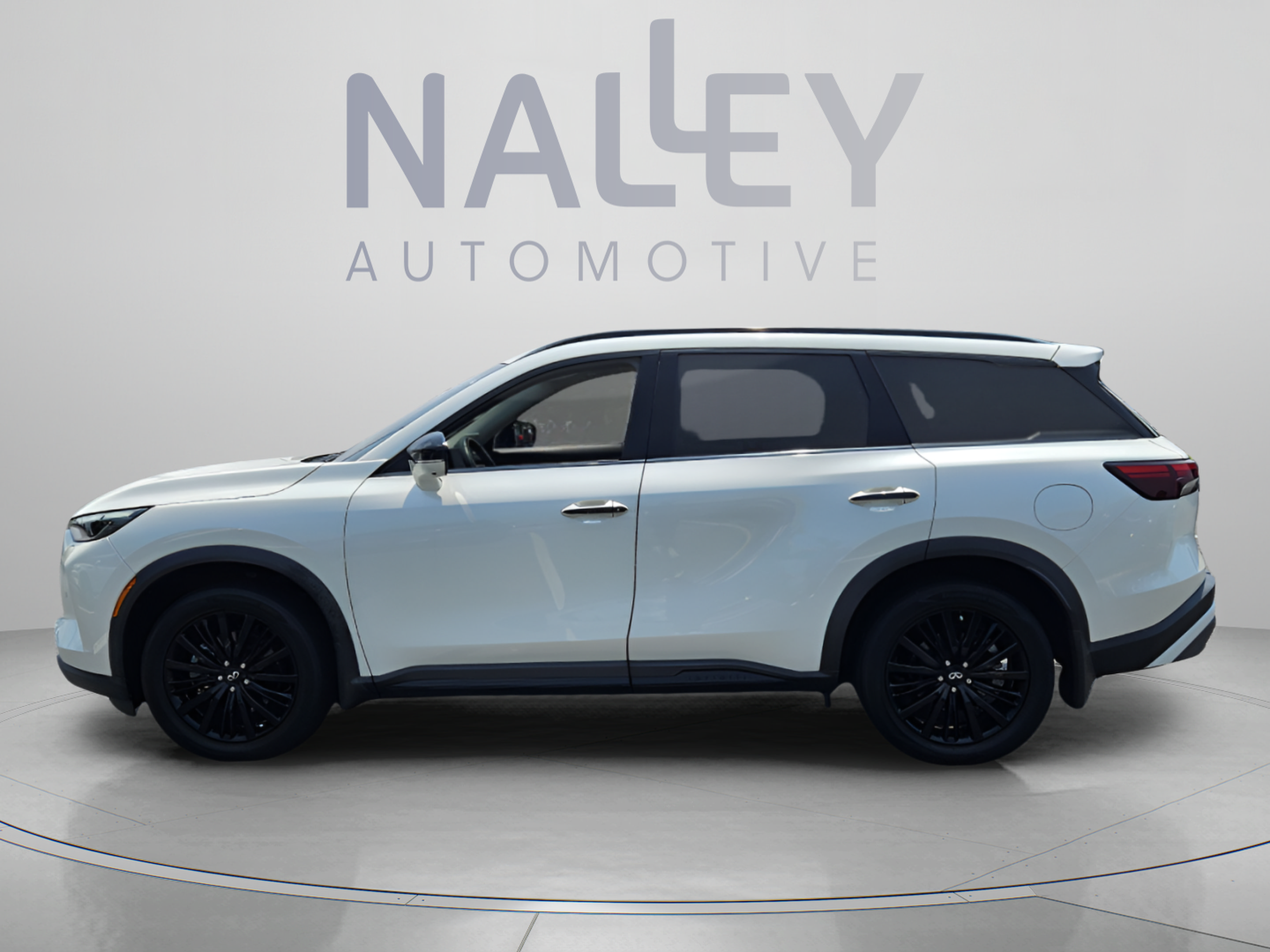 Used 2023 INFINITI QX60 Sensory w/ Vision Package AWD/4WD image 2