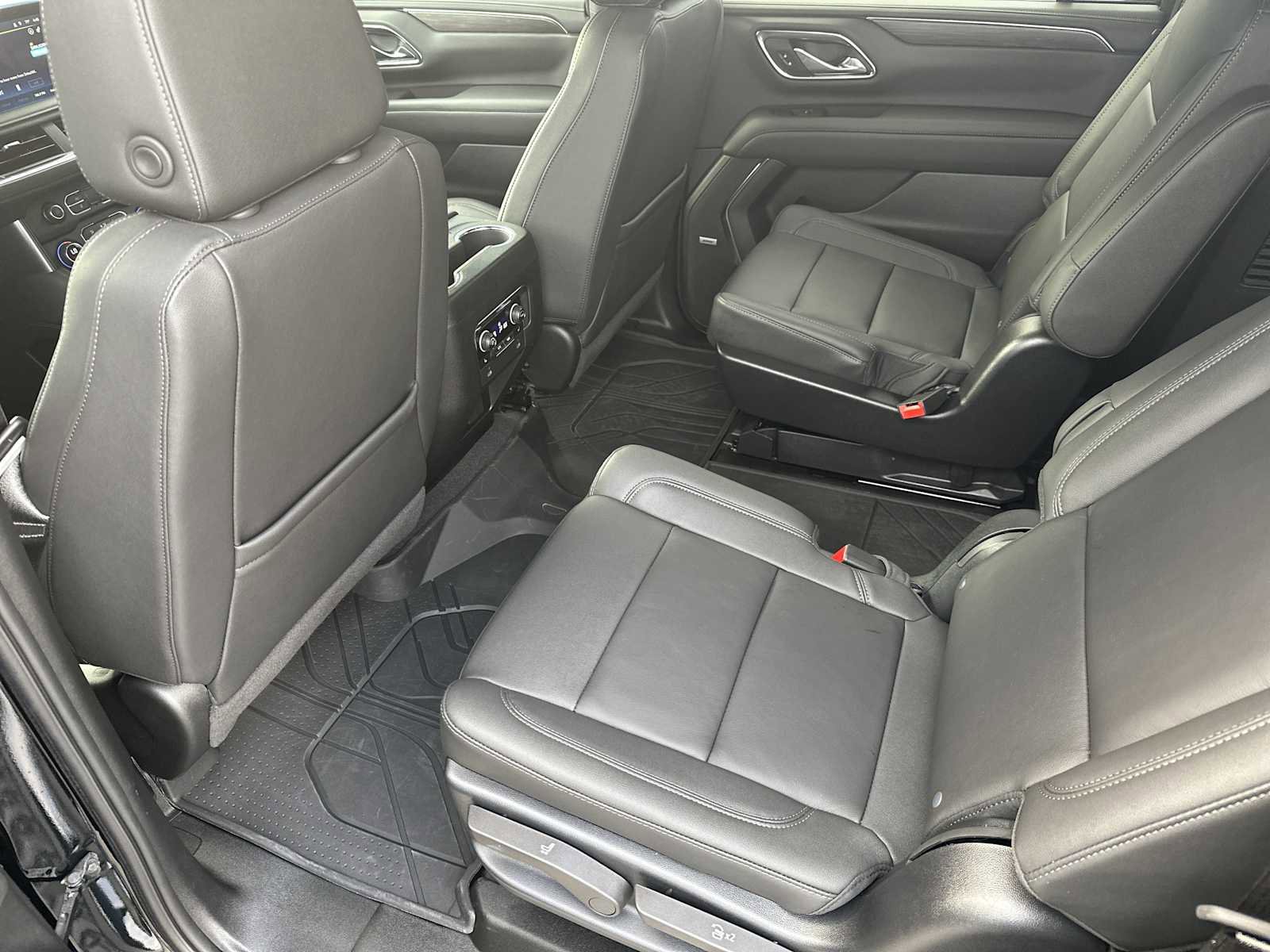 Used 2024 Chevrolet Suburban Z71 w/ Luxury Package image 20