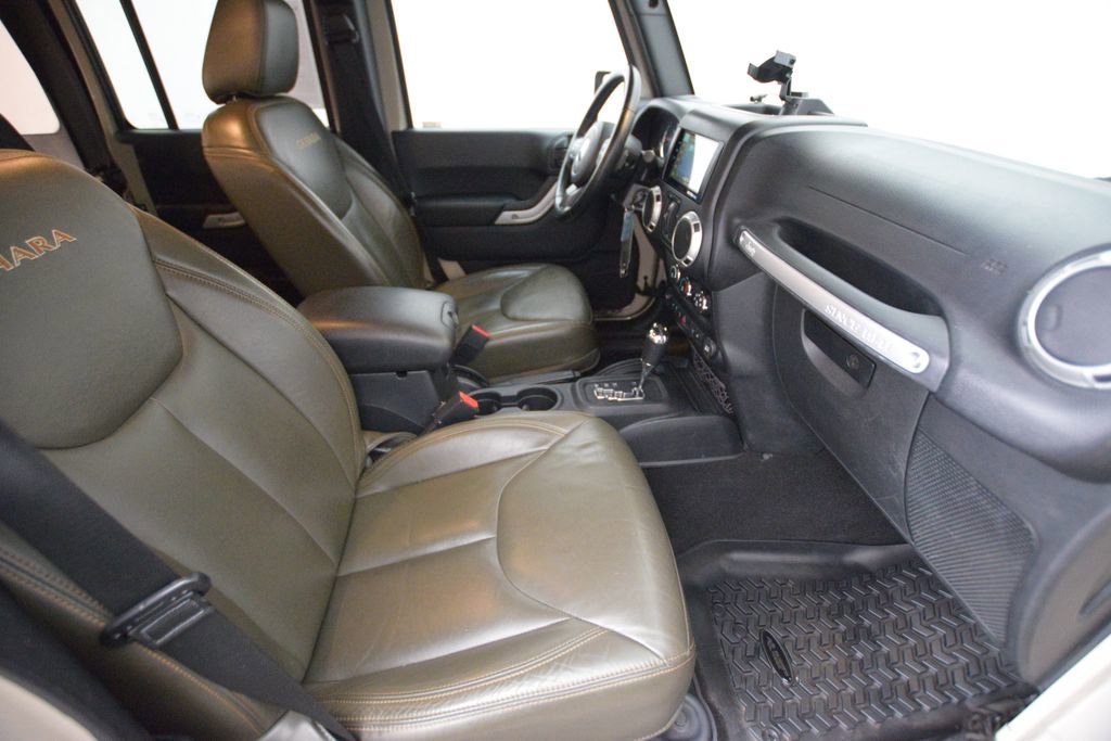 Used 2016 Jeep Wrangler Unlimited Sahara image 16