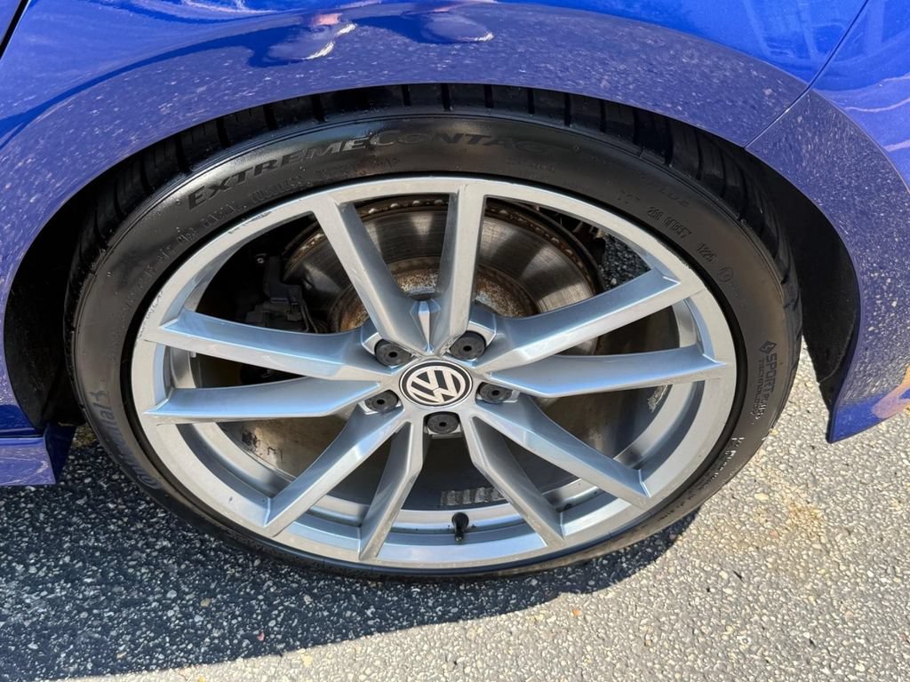 Used 2017 Volkswagen Golf R 4-Door AWD/4WD image 7