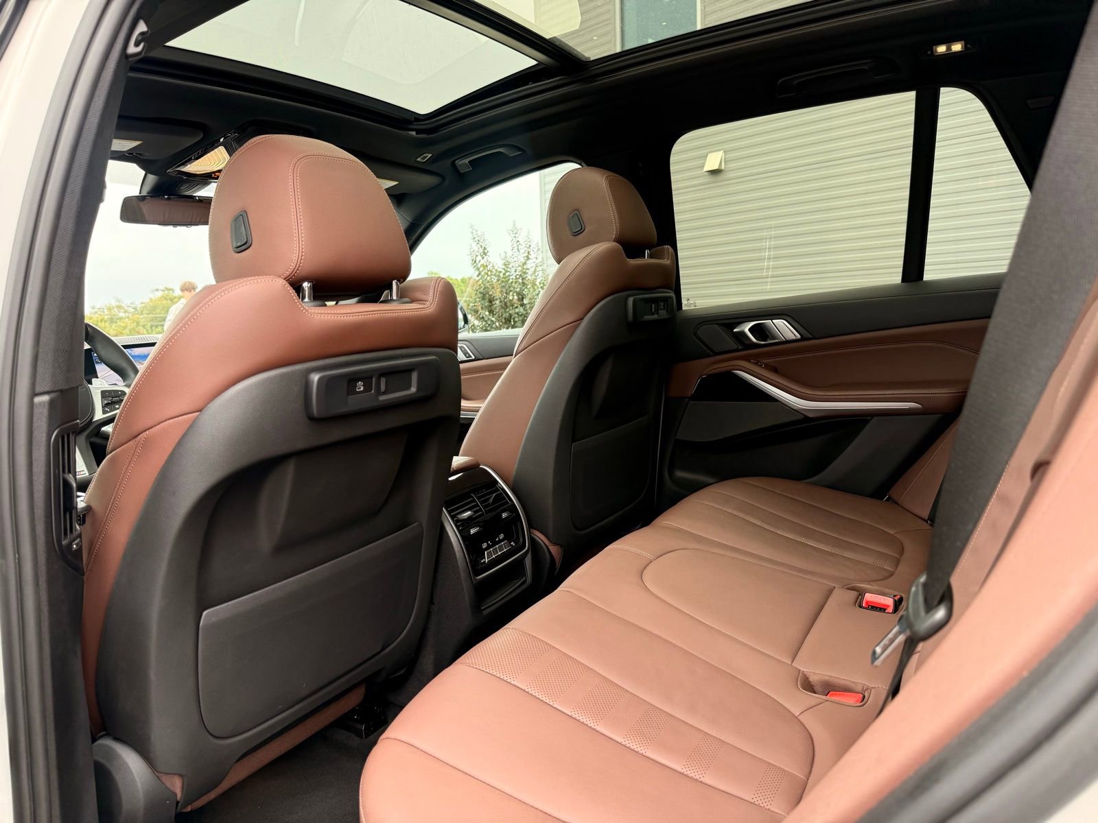 Used 2021 BMW X5 xDrive40i w/ M Sport Package image 24