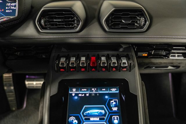 Used 2021 Lamborghini Huracan EVO RWD image 21