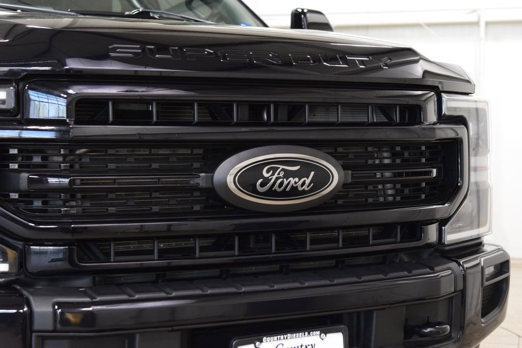 Used 2022 Ford F350 Lariat w/ Black Appearance Package image 9