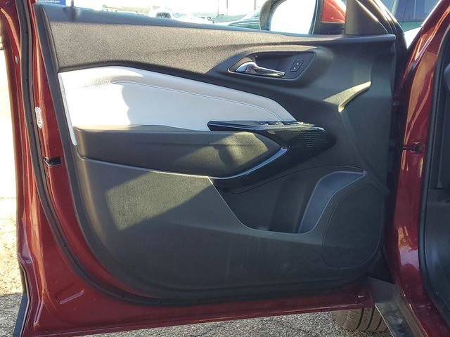 Used 2025 Chevrolet Trax LT w/ LT Convenience Package image 9