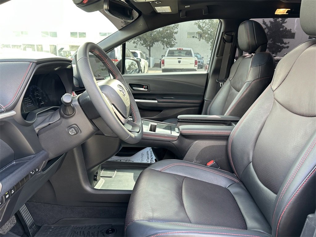 Used 2025 Toyota Sienna XSE image 25