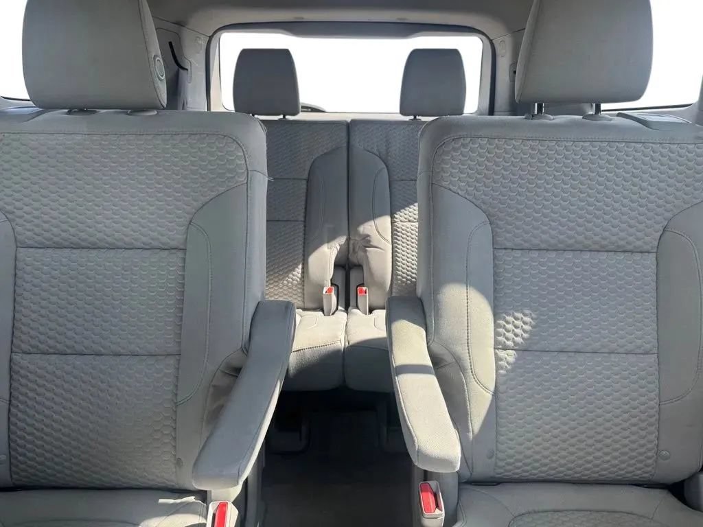 Used 2017 GMC Acadia SLE FWD image 18