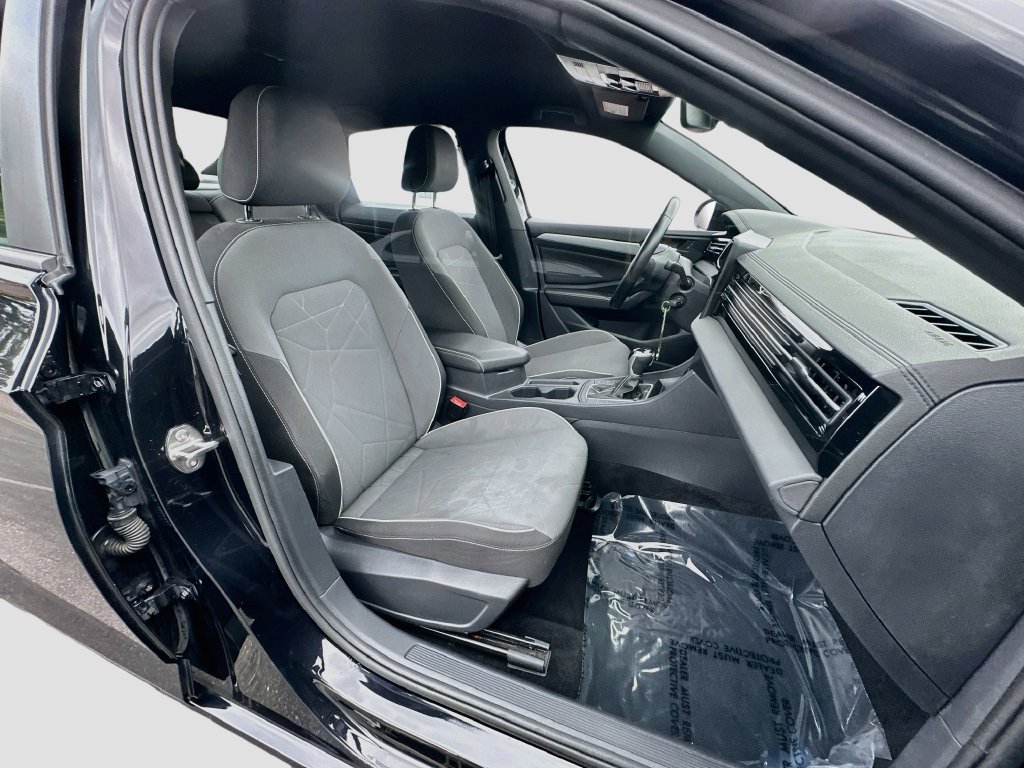 Used 2025 Volkswagen Jetta Sport FWD image 26