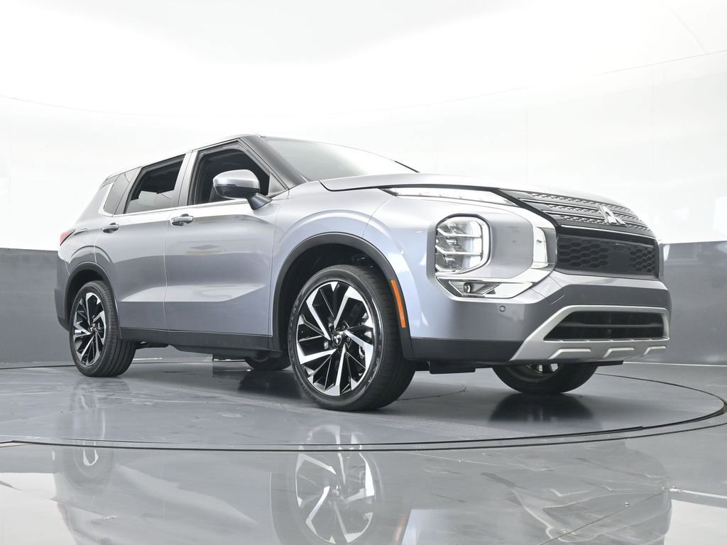 Used 2022 Mitsubishi Outlander SE image 65