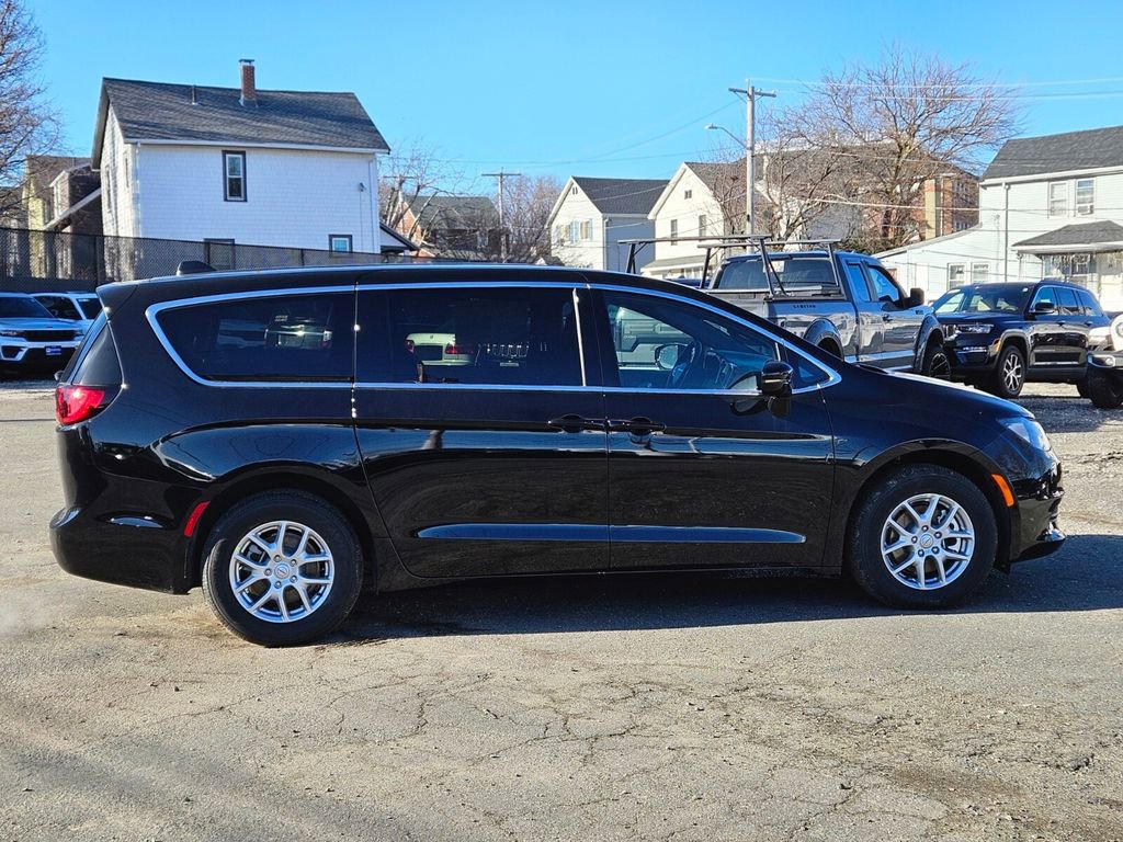 New 2026 Chrysler Voyager LX image 5