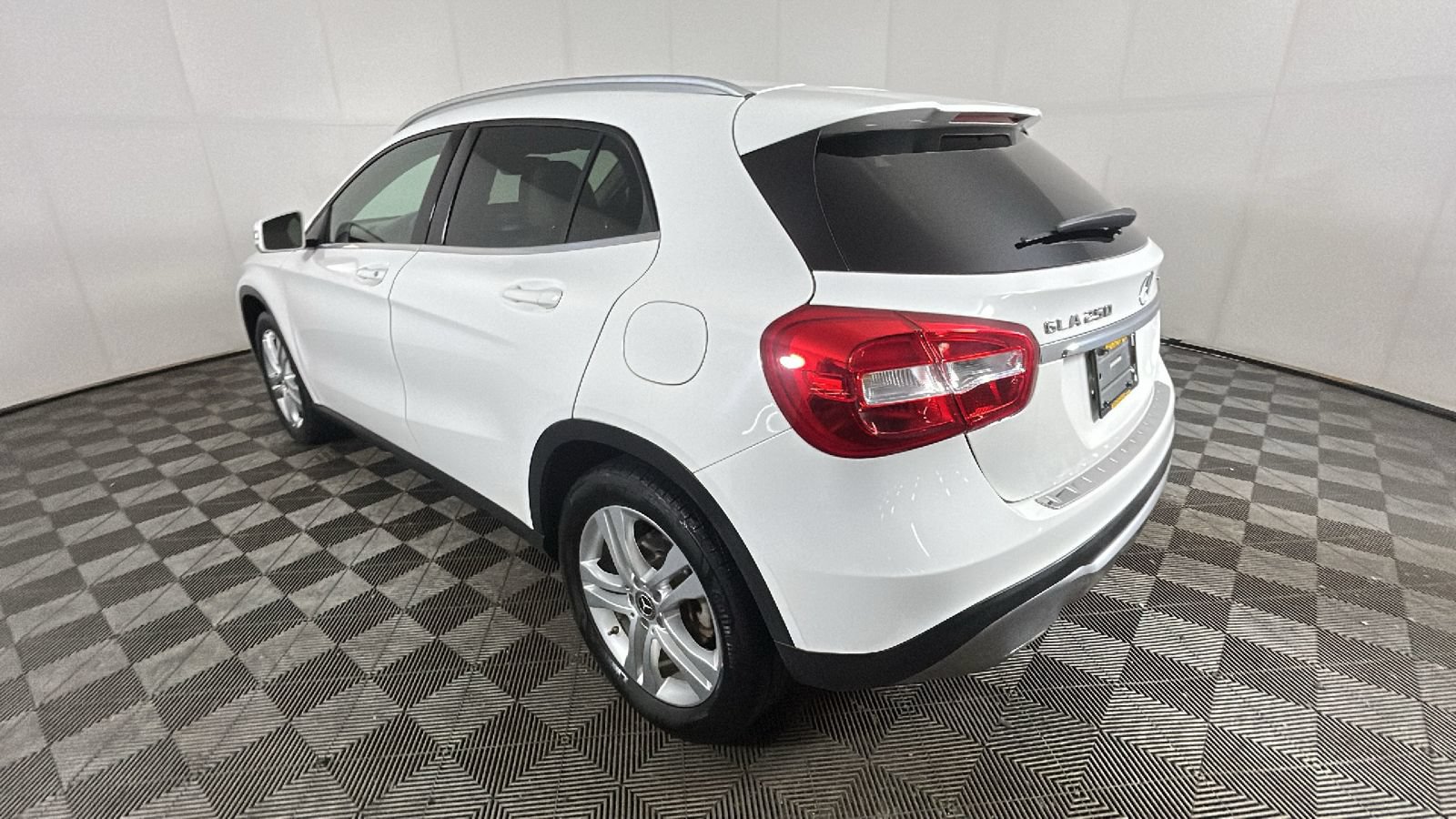 Used 2019 Mercedes-Benz GLA 250 4MATIC image 4