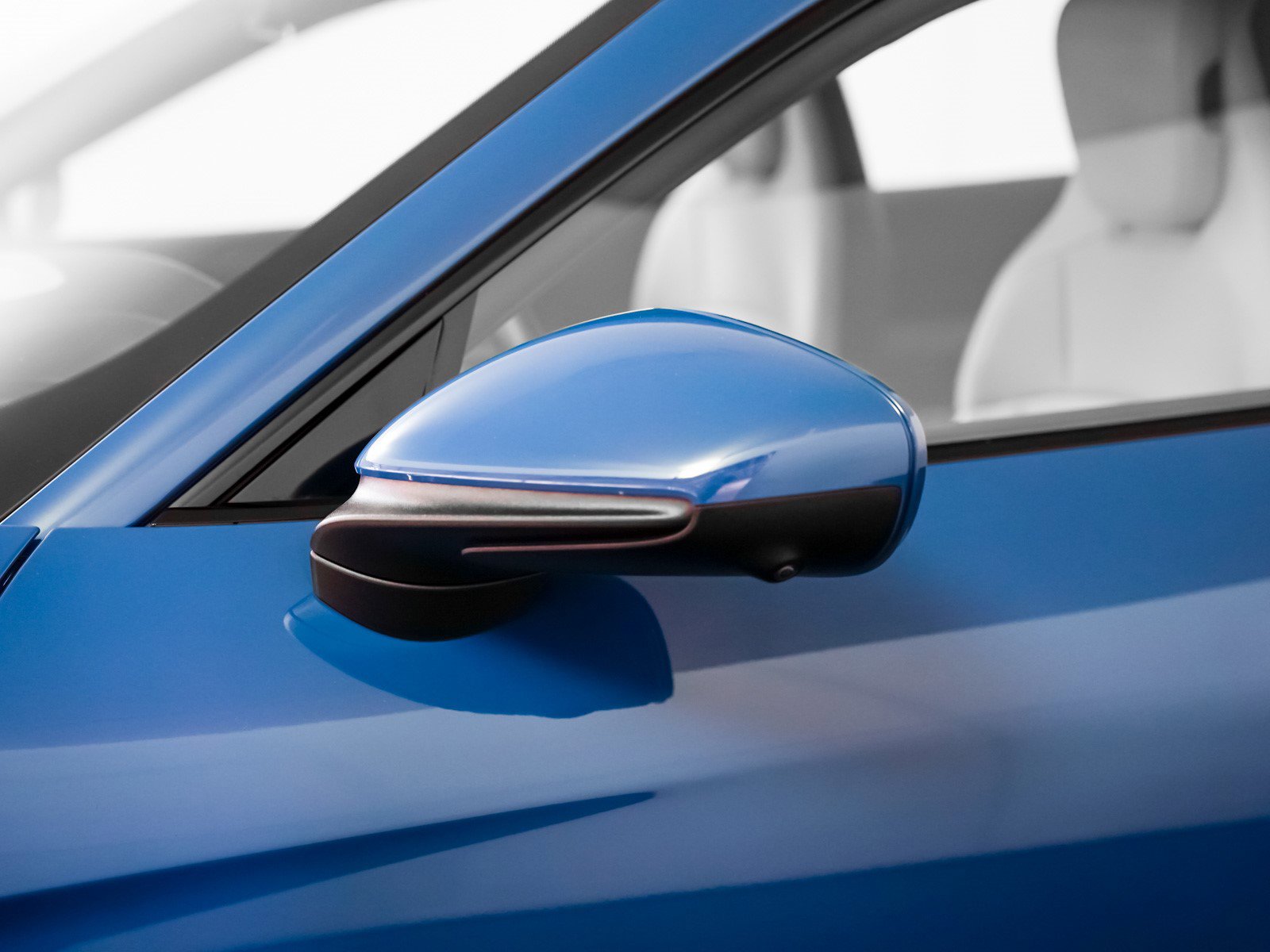 Used 2024 Porsche Taycan 4S w/ Premium Package image 28