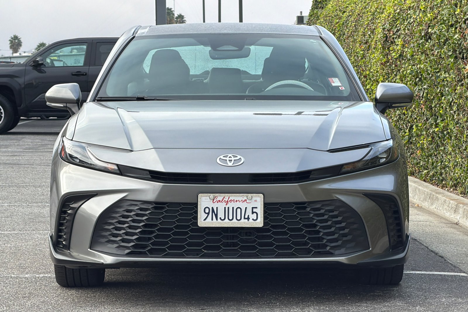 Used 2025 Toyota Camry SE w/ Convenience Package FWD image 10