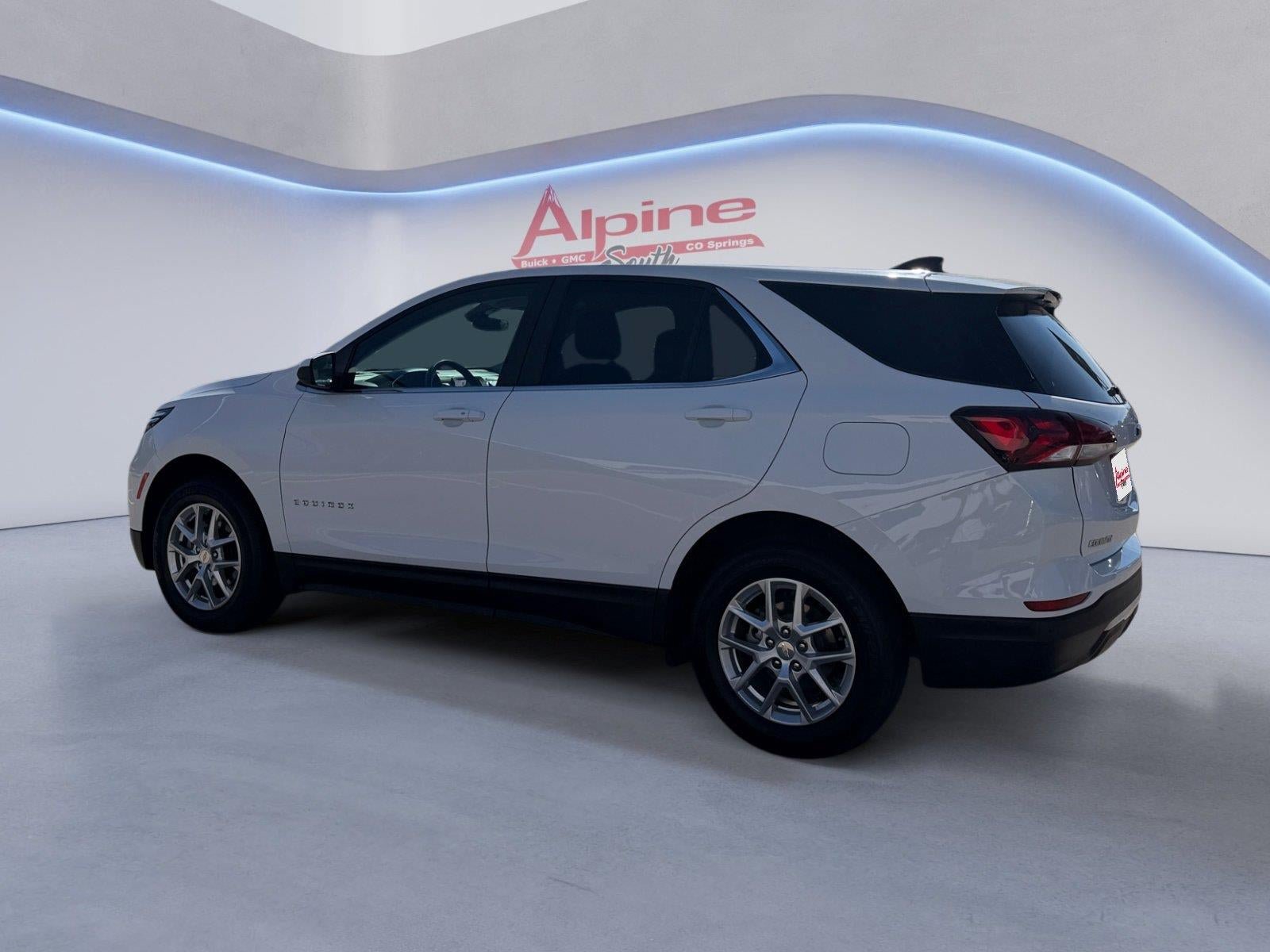 Used 2024 Chevrolet Equinox LT AWD/4WD image 3