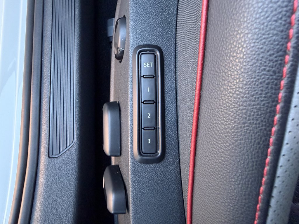 Used 2022 Volkswagen GTI SE w/ SE Leather Package image 32