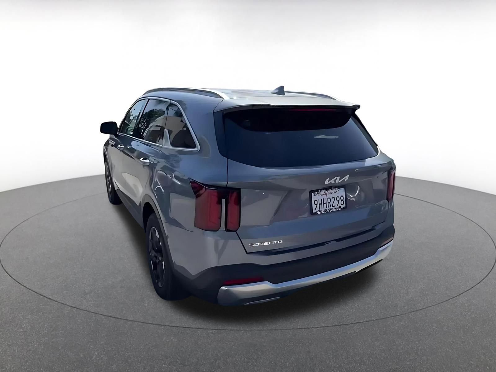 Used 2024 Kia Sorento S image 11