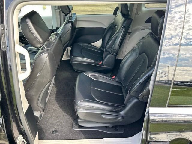Used 2024 Chrysler Pacifica Limited FWD image 39