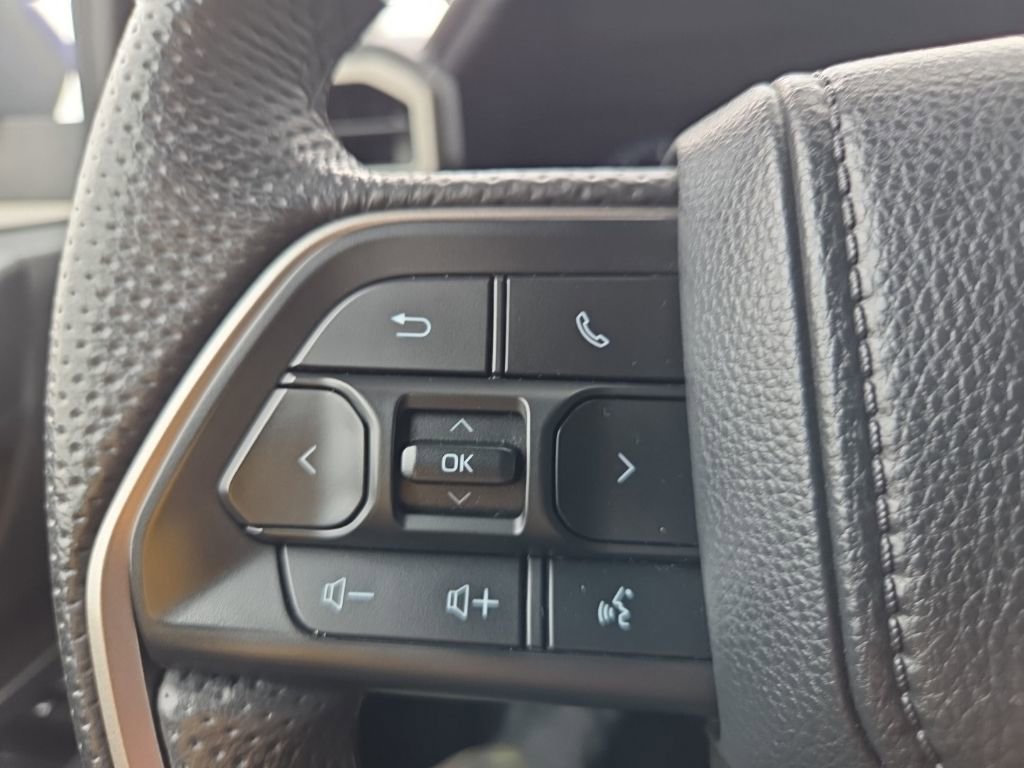 Used 2024 Toyota Tacoma TRD Off-Road AWD/4WD image 33