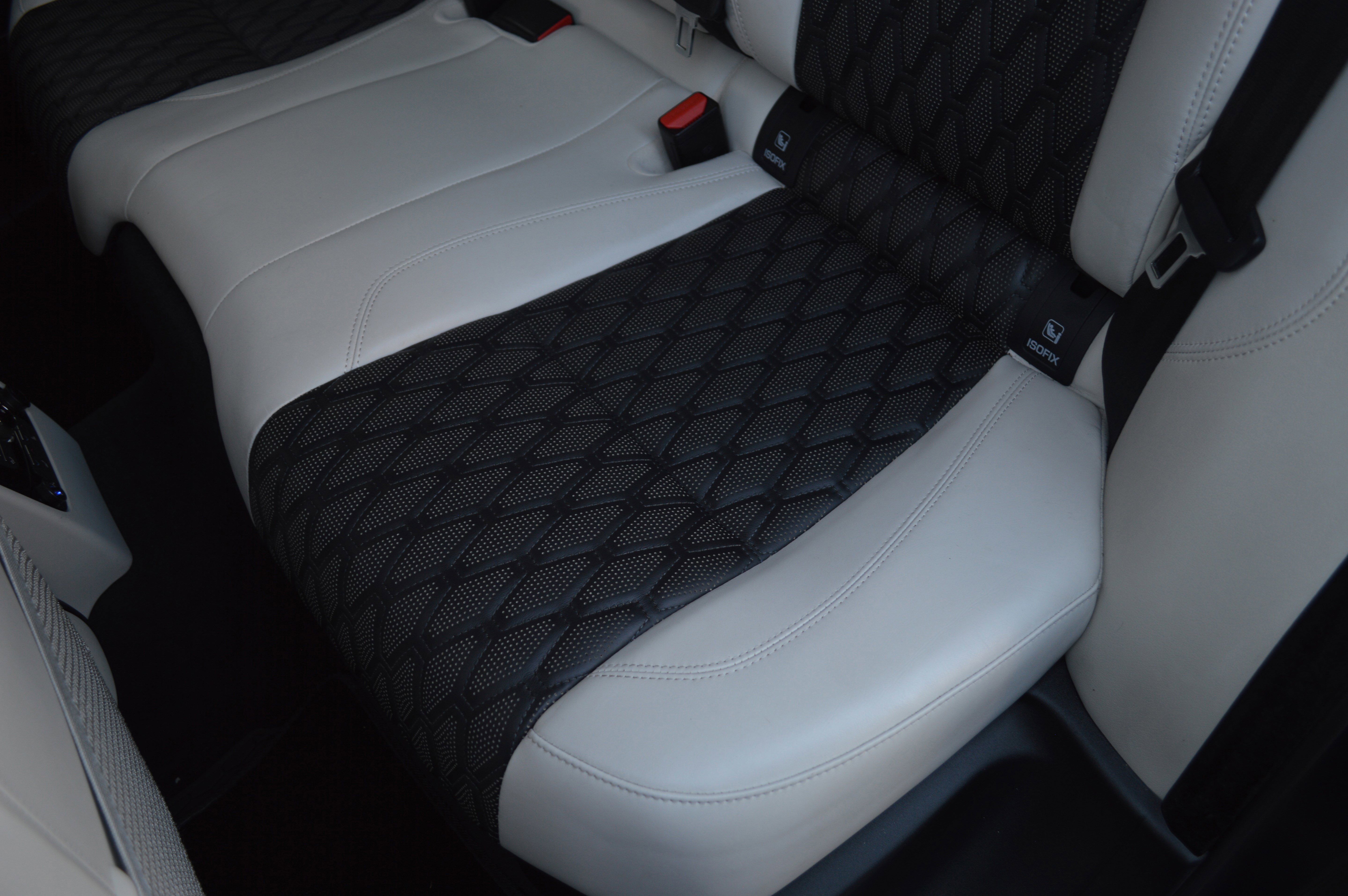 Used 2020 Jaguar F-PACE SVR image 32