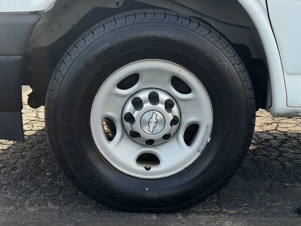 Used 2017 Chevrolet Express 2500 image 10