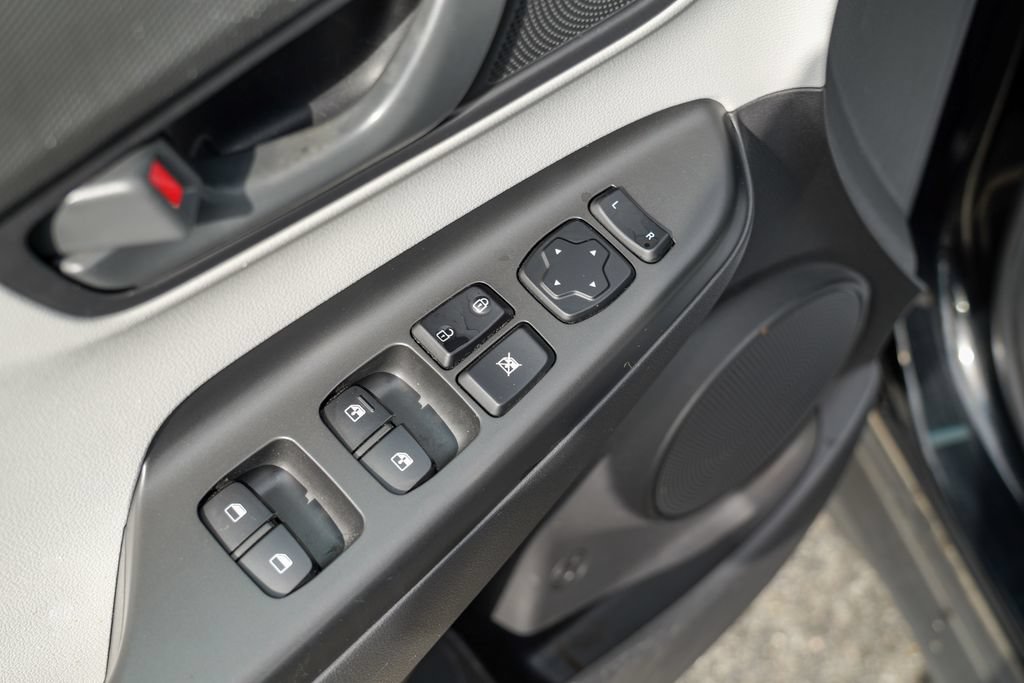 Used 2023 Hyundai Kona SEL AWD/4WD image 17
