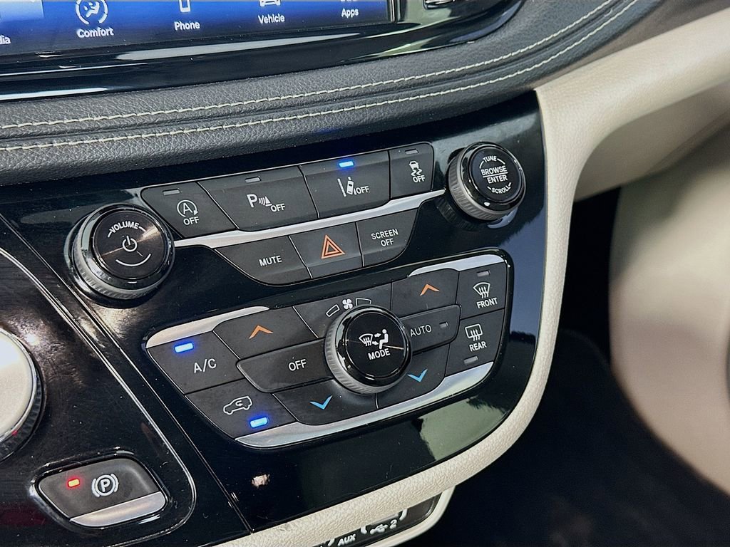 Used 2021 Chrysler Pacifica Touring-L image 15