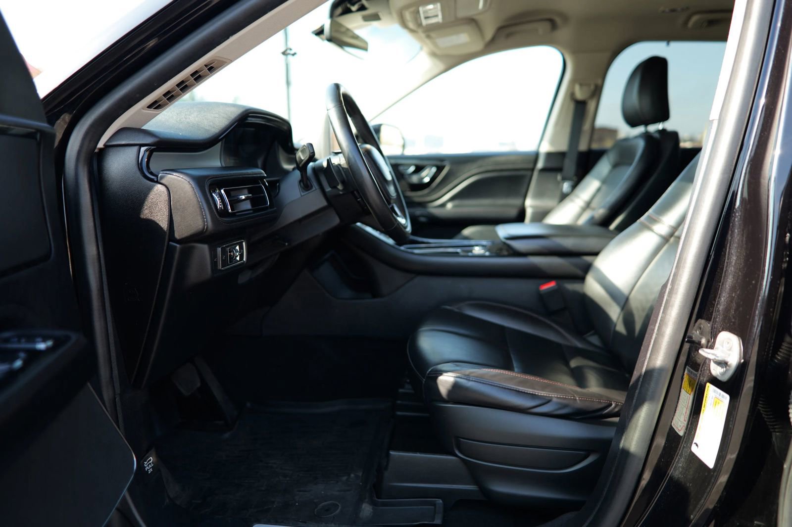 Used 2023 Lincoln Aviator AWD image 17