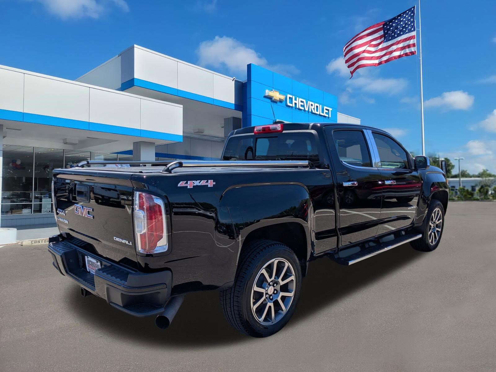 Used 2017 GMC Canyon Denali image 4