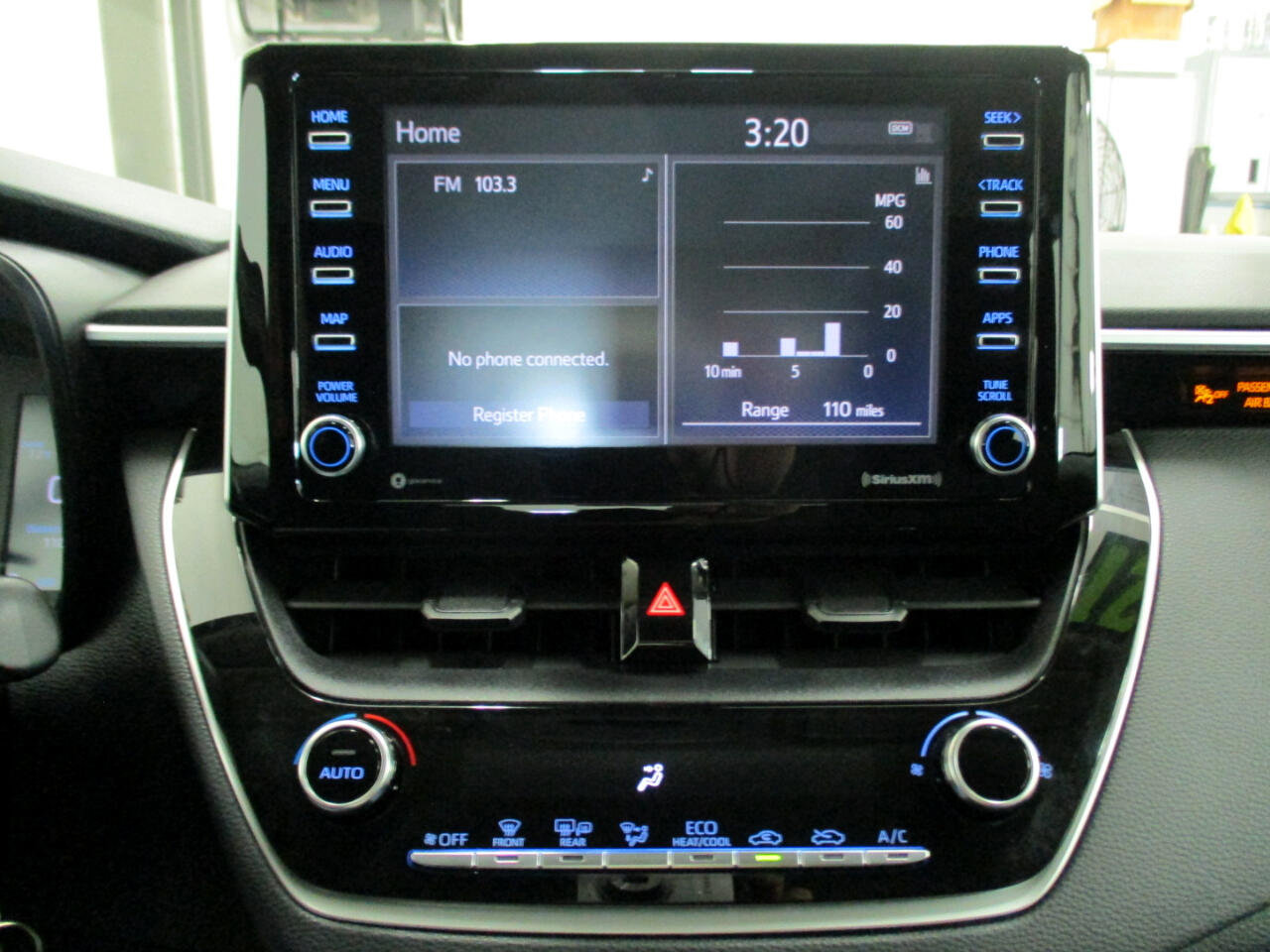 Used 2021 Toyota Corolla LE image 18