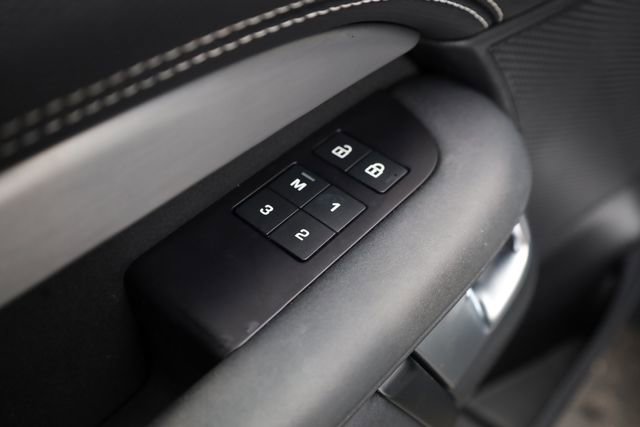 Used 2023 Land Rover Discovery S R-Dynamic image 16