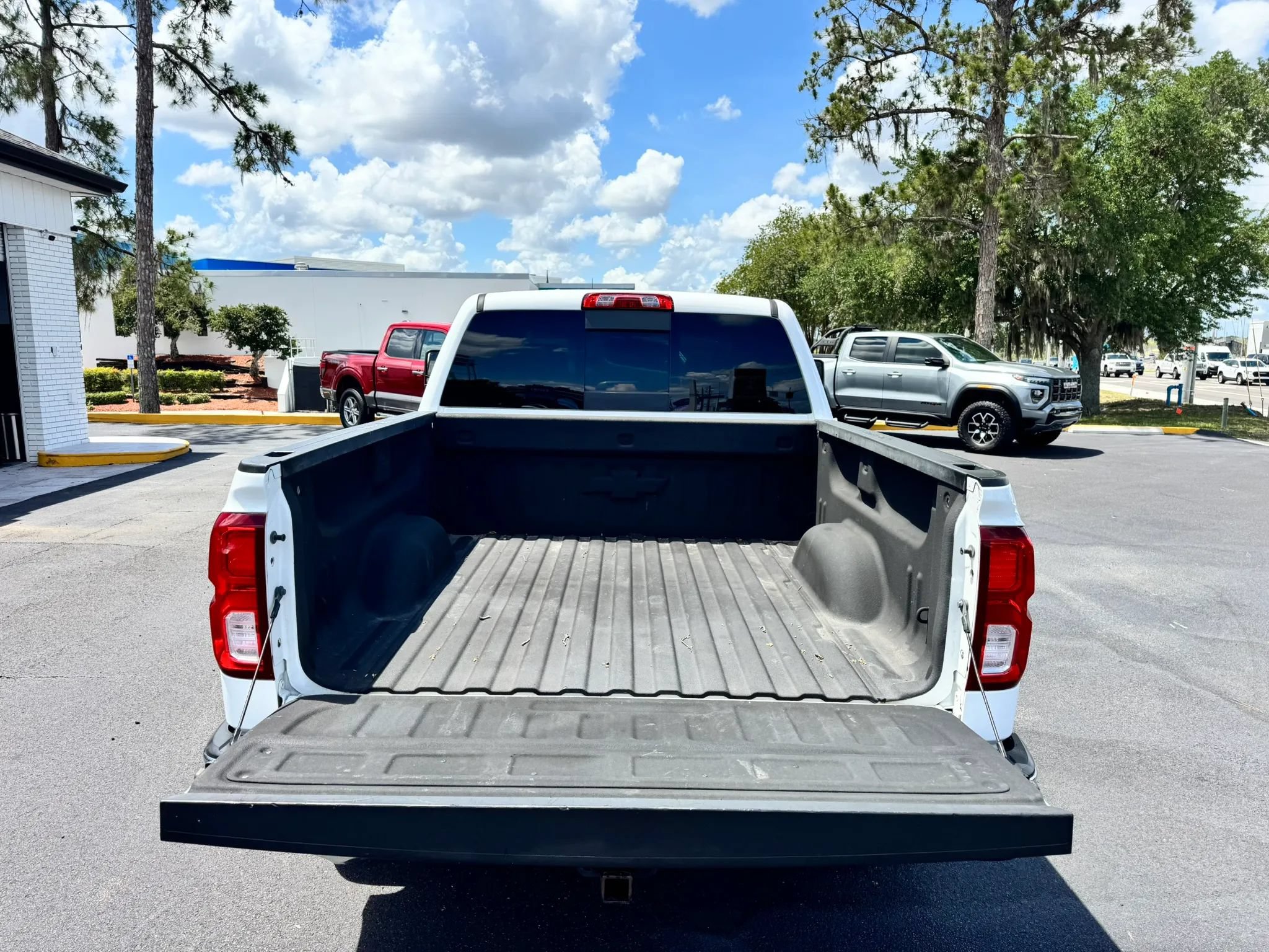 Used 2018 Chevrolet Silverado 1500 LTZ w/ LTZ Plus Package AWD/4WD image 7