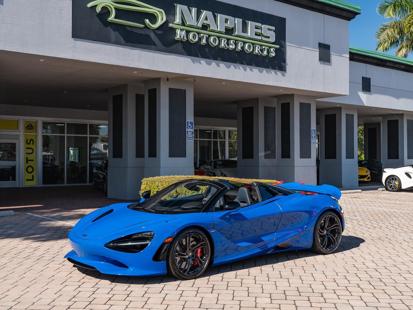 Used 2024 McLaren 750S Spider image 11